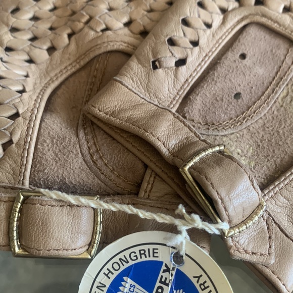 Handmade Tan Leather Gloves, Made in Hungary, XS-S, Women’s - Picture 2 of 4